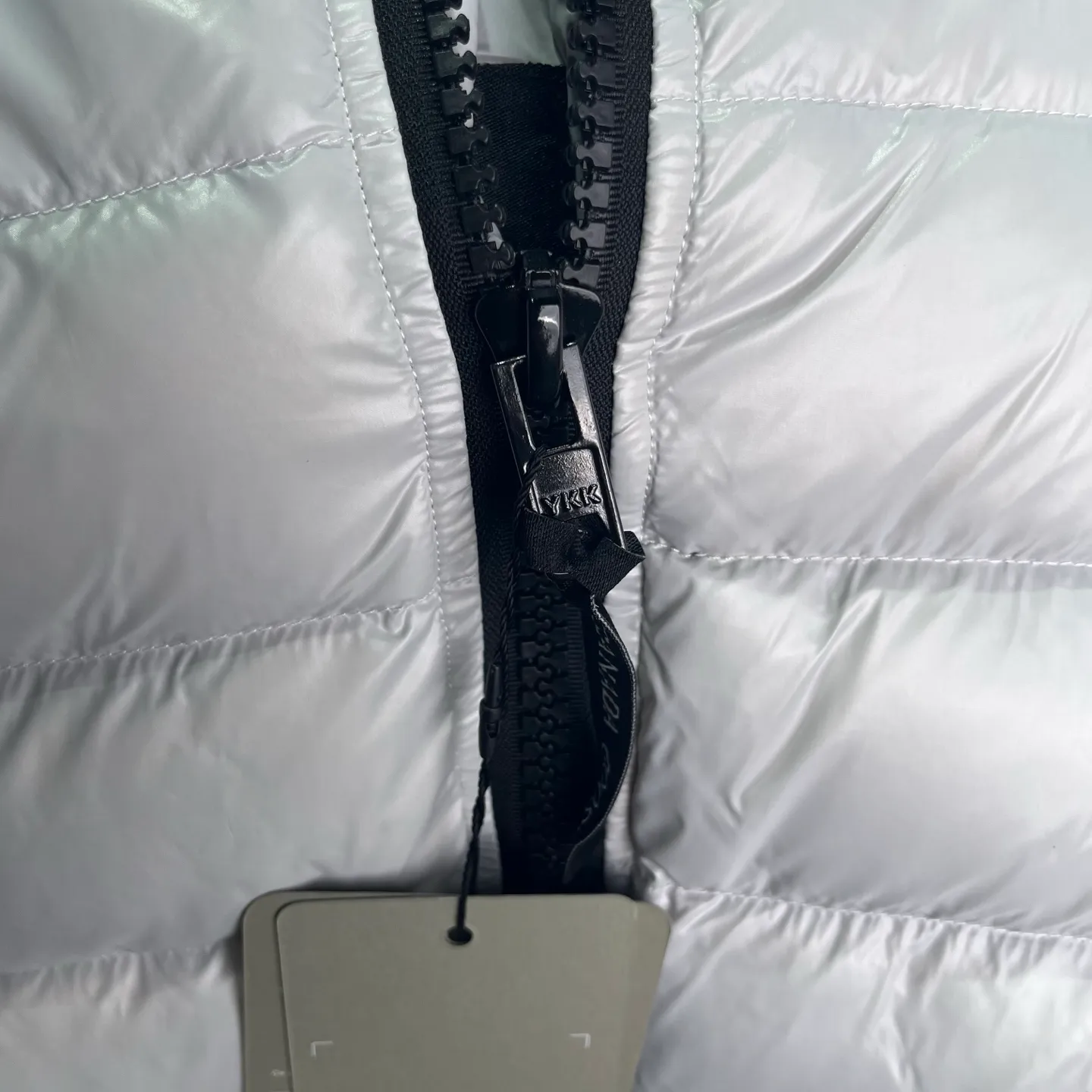 P840 𝑪𝒂𝒏𝒂𝒅𝒂 𝑮𝒐𝒐𝒔𝒆 Canada Goose 2227 Silver Gray Black Label Canada Goose Crofton Series Crofton Series Ski Season Logo Logo Solid Color Glossy Hooded Waterproof Windproof Ultra Light Down Jacket Men's Style: Silver Gray Black Label